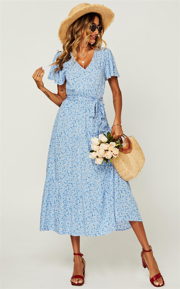 Blaues Wickel-Midikleid mit Blumenmuster und gestuftem Saum