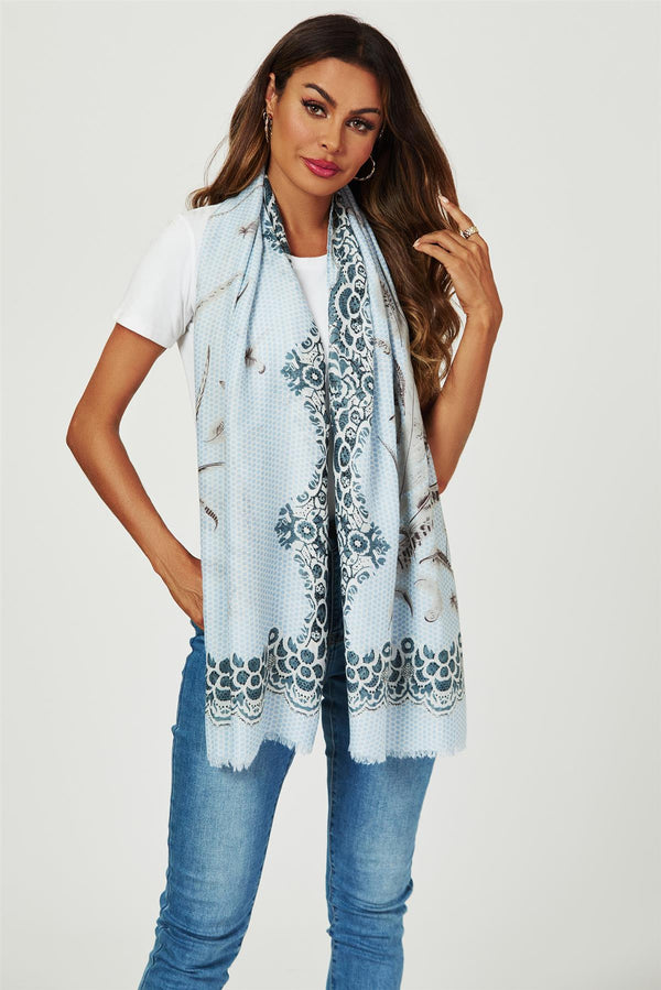 Schal mit geometrischem Muster, Federn und Spitze in Blau
